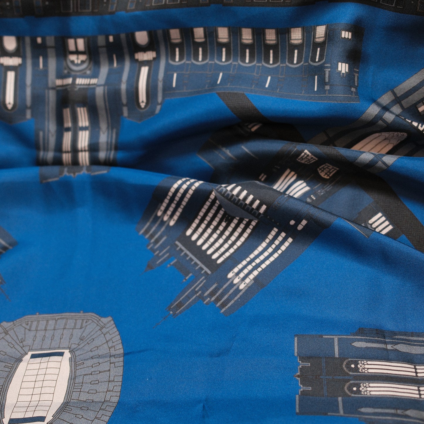 THE NEW HAVEN BULLDOG SCARF